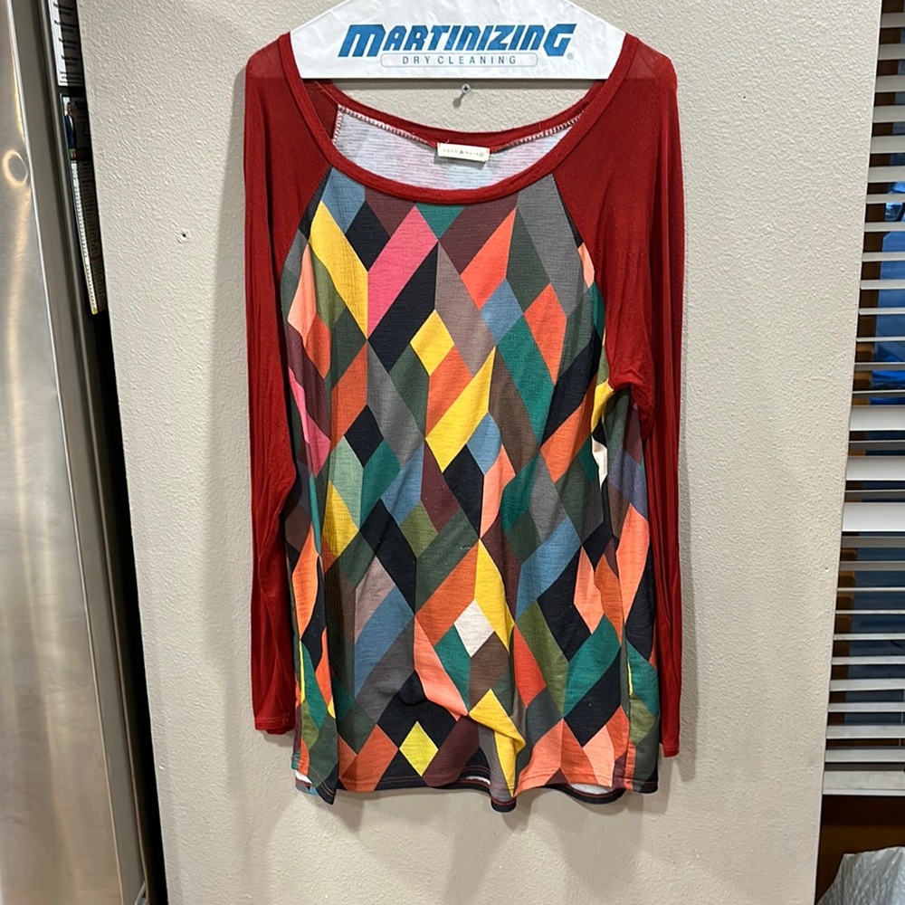 Thin long sleeve t shirt with a lot of stretch. Good condition.